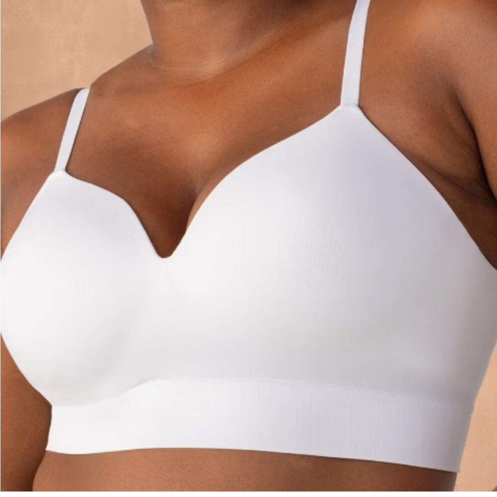 Truekind White Wireless Bra with Adjustable Straps and Sweetheart Neckline